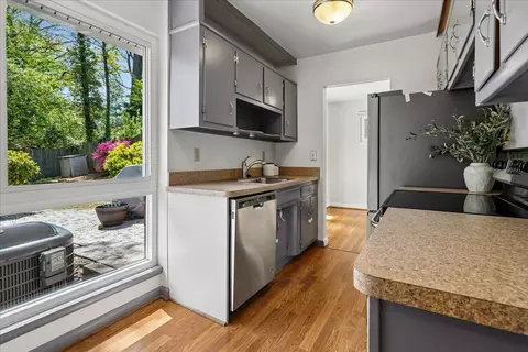 Kitchen - 104 Belton Rd, Silver Spring, MD 20901 photo 4 of 6