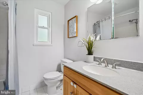 Bath - 104 Belton Rd, Silver Spring, MD 20901 photo 2 of 2