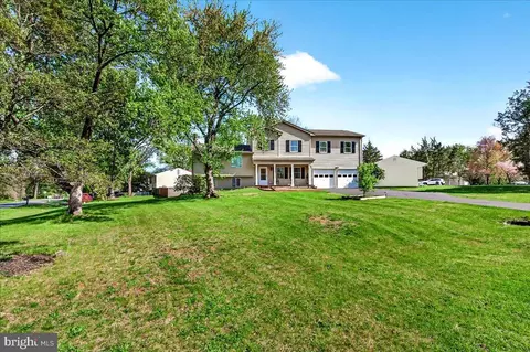 Exterior - 17628 Collier Cir, Poolesville, MD 20837 photo 4 of 18