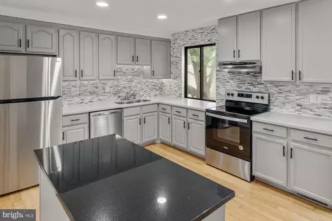 Kitchen - 17628 Collier Cir, Poolesville, MD 20837 photo 3 of 4