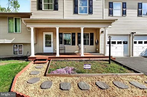 Exterior - 17628 Collier Cir, Poolesville, MD 20837 photo 15 of 18