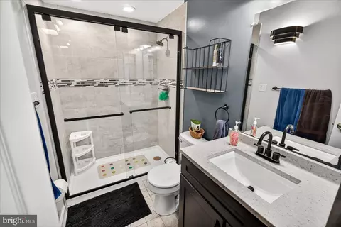 Bath - 17628 Collier Cir, Poolesville, MD 20837 photo 4 of 4