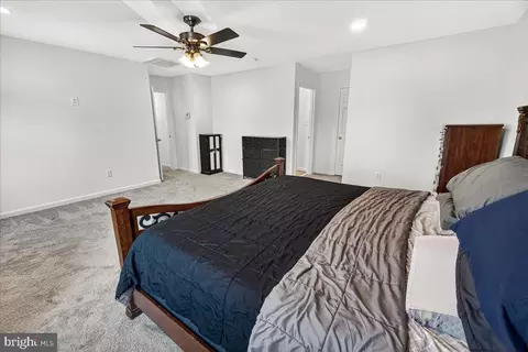 Entry Way - 17628 Collier Cir, Poolesville, MD 20837 photo 1 of 3