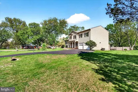 Exterior - 17628 Collier Cir, Poolesville, MD 20837 photo 8 of 18