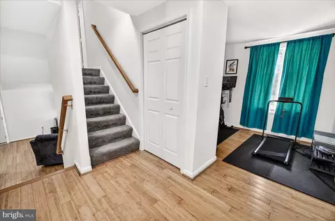 Entry Way - 17628 Collier Cir, Poolesville, MD 20837 photo 3 of 3