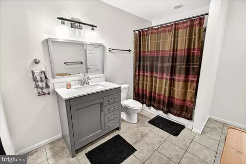 Bath - 17628 Collier Cir, Poolesville, MD 20837 photo 3 of 4