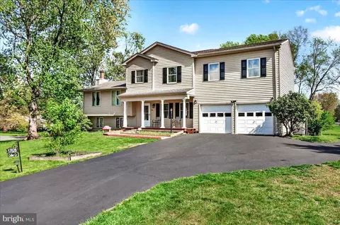 Exterior - 17628 Collier Cir, Poolesville, MD 20837 photo 3 of 18