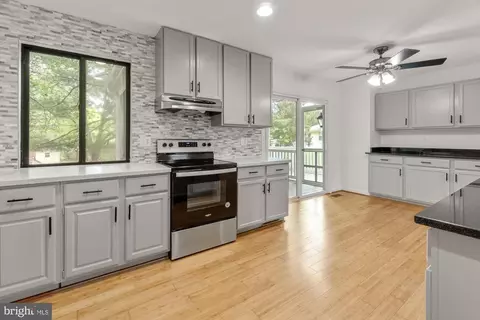 Kitchen - 17628 Collier Cir, Poolesville, MD 20837 photo 2 of 4