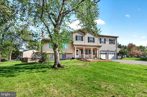 Exterior - 17628 Collier Cir, Poolesville, MD 20837 photo 2 of 18