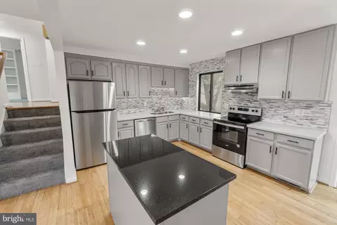 Kitchen - 17628 Collier Cir, Poolesville, MD 20837 photo 4 of 4