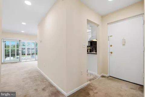Entry Way - 3622 Gleneagles Dr #9-2C, Silver Spring, MD 20906 photo 4 of 4