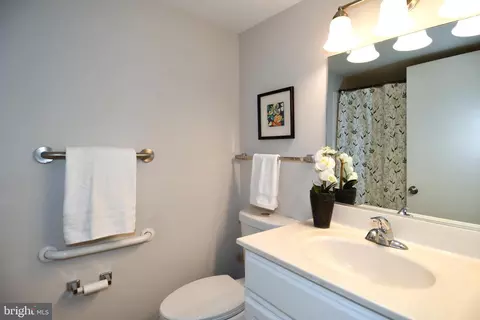 Bath - 15300 Beaverbrook Ct #88-2H, Silver Spring, MD 20906 photo 1 of 3