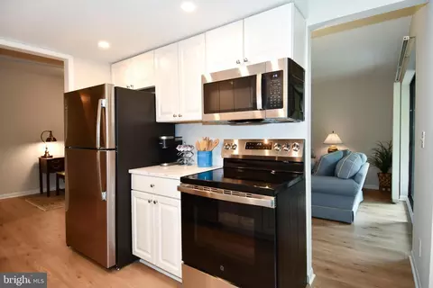 Kitchen - 15300 Beaverbrook Ct #88-2H, Silver Spring, MD 20906 photo 3 of 4