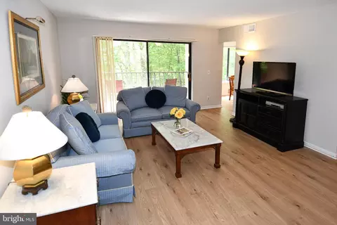 Living - 15300 Beaverbrook Ct #88-2H, Silver Spring, MD 20906 photo 1 of 3