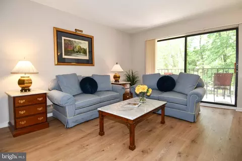 Living - 15300 Beaverbrook Ct #88-2H, Silver Spring, MD 20906 photo 2 of 3