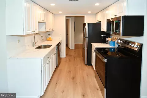 Entry Way - 15300 Beaverbrook Ct #88-2H, Silver Spring, MD 20906 photo 1 of 3