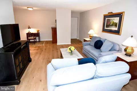 Living - 15300 Beaverbrook Ct #88-2H, Silver Spring, MD 20906 photo 3 of 3