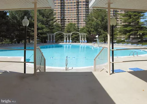 Exterior - 1121 University Blvd W #1111, Silver Spring, MD 20902 photo 4 of 16