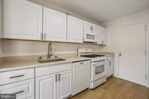 Kitchen - 1121 University Blvd W #1111, Silver Spring, MD 20902 photo 2 of 4