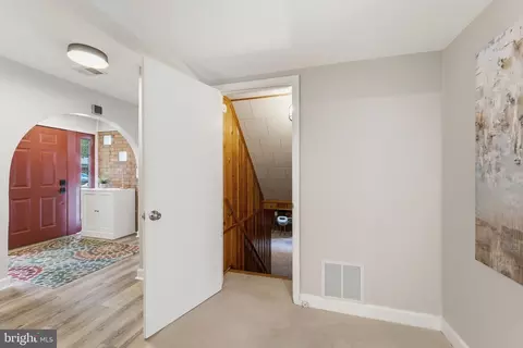 Entry Way - 1905 Ventura Ave, Silver Spring, MD 20902 photo 5 of 6
