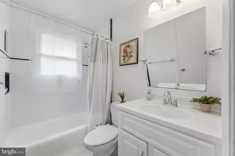 Bath - 1905 Ventura Ave, Silver Spring, MD 20902 photo 3 of 3