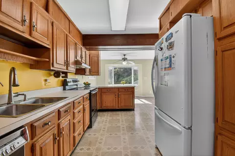 Kitchen - 10226 Leslie St, Silver Spring, MD 20902 photo 4 of 4