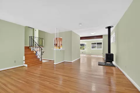 Living - 10226 Leslie St, Silver Spring, MD 20902 photo 2 of 7