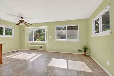 Living - 10226 Leslie St, Silver Spring, MD 20902 photo 4 of 7
