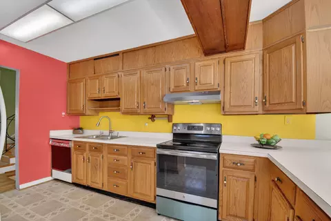 Kitchen - 10226 Leslie St, Silver Spring, MD 20902 photo 2 of 4