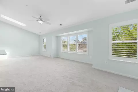 Living - 2610 Camelback Ln #9, Silver Spring, MD 20906 photo 2 of 4