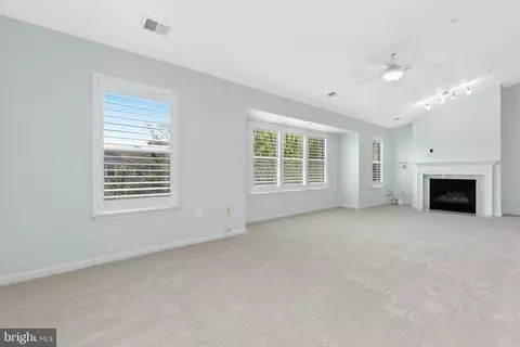 Living - 2610 Camelback Ln #9, Silver Spring, MD 20906 photo 3 of 4