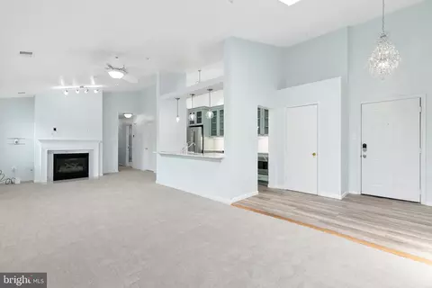 Living - 2610 Camelback Ln #9, Silver Spring, MD 20906 photo 4 of 4
