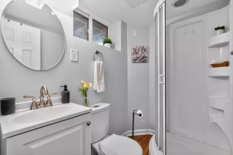 Bath - 10015 Markham St, Silver Spring, MD 20901 photo 3 of 3