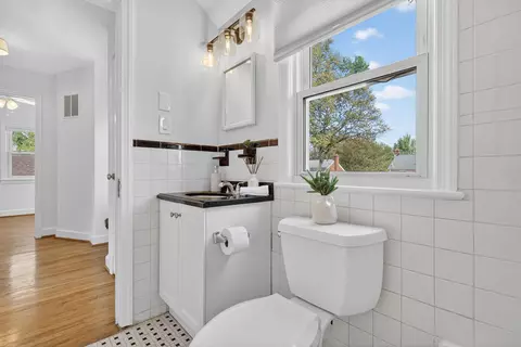 Bath - 10015 Markham St, Silver Spring, MD 20901 photo 2 of 3