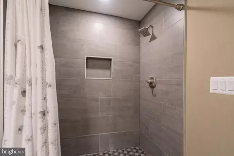 Bath - 1314 Alderton Ln, Silver Spring, MD 20906 photo 4 of 5