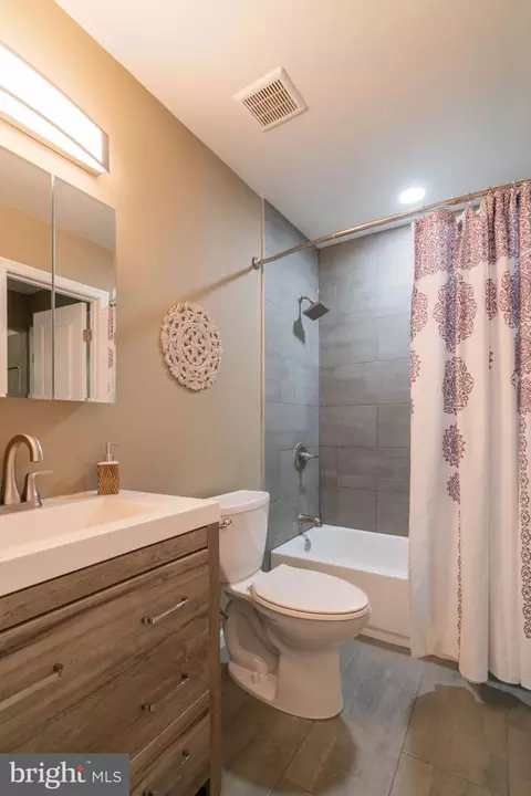 Bath - 1314 Alderton Ln, Silver Spring, MD 20906 photo 1 of 5