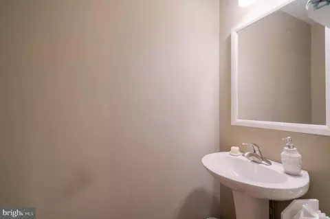 Entry Way - 1314 Alderton Ln, Silver Spring, MD 20906 photo 6 of 14