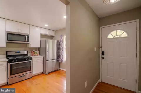 Entry Way - 1314 Alderton Ln, Silver Spring, MD 20906 photo 8 of 14