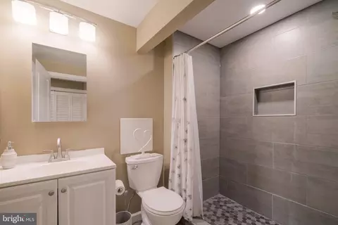 Bath - 1314 Alderton Ln, Silver Spring, MD 20906 photo 5 of 5