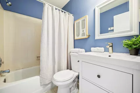 Bath - 10364 Castlehedge Ter, Silver Spring, MD 20902 photo 3 of 3