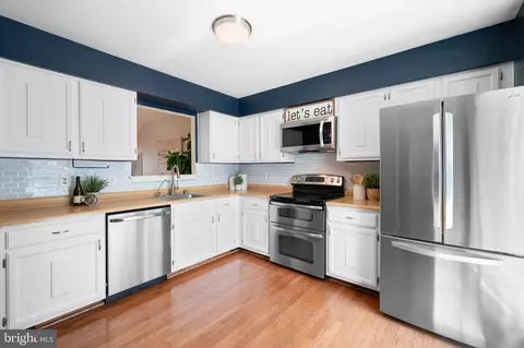 Kitchen - 10364 Castlehedge Ter, Silver Spring, MD 20902 photo 2 of 2