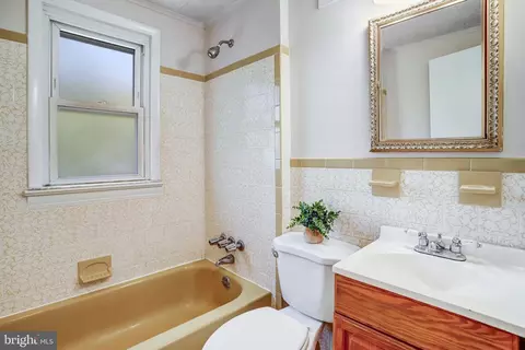 Bath - 616 Ritchie Ave, Silver Spring, MD 20910 photo 2 of 2