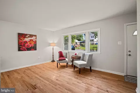 Living - 616 Ritchie Ave, Silver Spring, MD 20910 photo 2 of 3