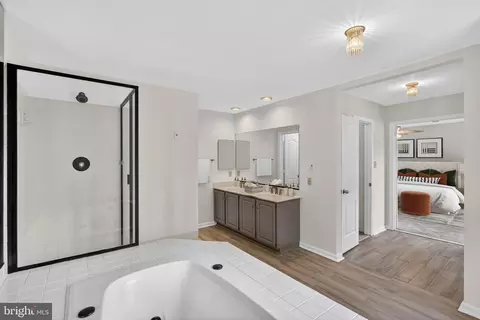 Entry Way - 713 Brandon Green Dr, Silver Spring, MD 20904 photo 2 of 3