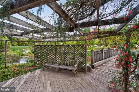 Exterior - 713 Brandon Green Dr, Silver Spring, MD 20904 photo 6 of 10