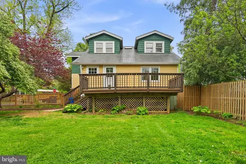Exterior - 9120 Glenridge Rd, Silver Spring, MD 20910 photo 6 of 9