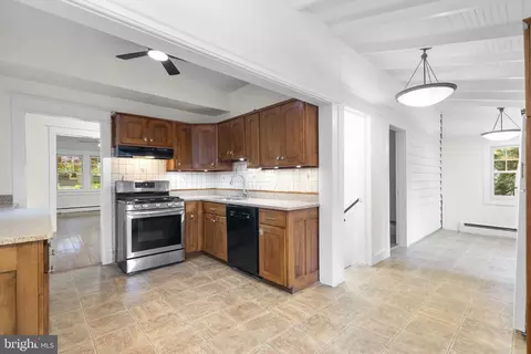 Entry Way - 9120 Glenridge Rd, Silver Spring, MD 20910 photo 3 of 8