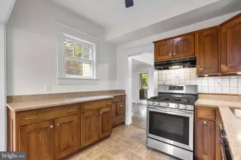 Entry Way - 9120 Glenridge Rd, Silver Spring, MD 20910 photo 4 of 8