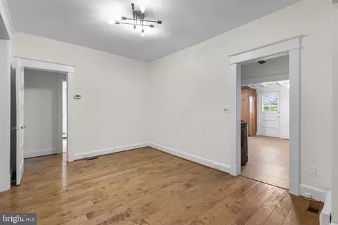 Entry Way - 9120 Glenridge Rd, Silver Spring, MD 20910 photo 2 of 8