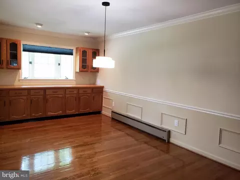 Living - 14604 Notley Rd, Silver Spring, MD 20905 photo 2 of 4